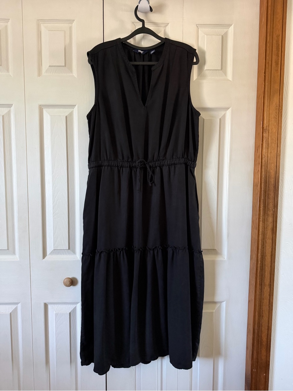 Lands' End Black Sleeveless Tiered Maxi Dress